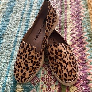 Dr. Scholl’s Be Energized foam cushion cheetah print slip on shoes.